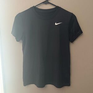 women’s small black NIKE tee